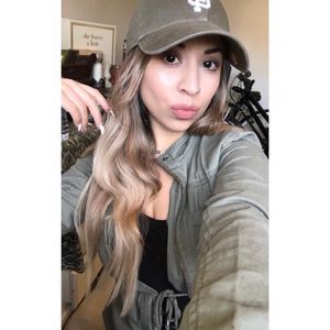 Meet your Posher, Desiree